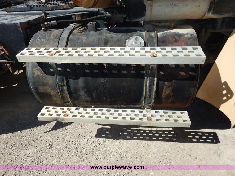 image for item L3506 1996 Ford LTA9000 AeroMax 106 semi truck