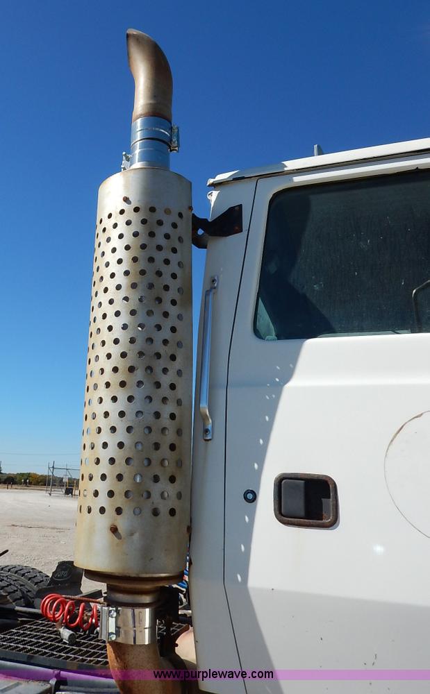 image for item L3506 1996 Ford LTA9000 AeroMax 106 semi truck