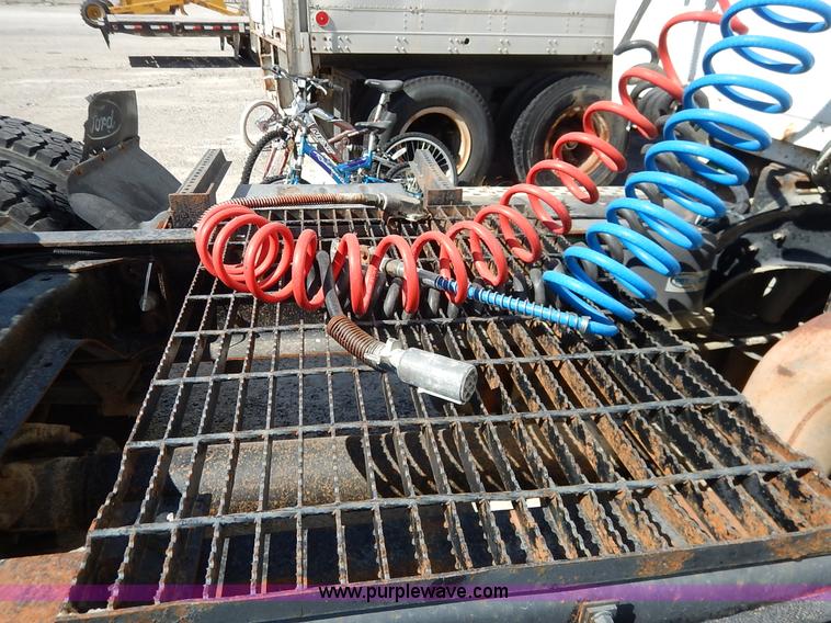 image for item L3506 1996 Ford LTA9000 AeroMax 106 semi truck