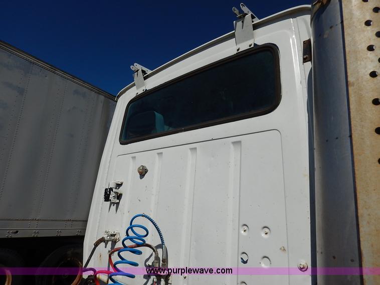 image for item L3506 1996 Ford LTA9000 AeroMax 106 semi truck