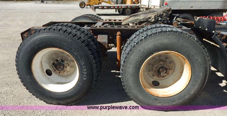 image for item L3506 1996 Ford LTA9000 AeroMax 106 semi truck