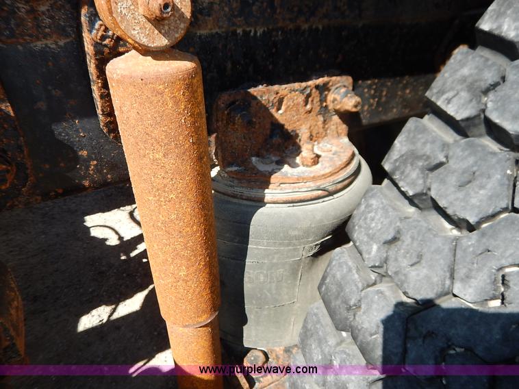 image for item L3506 1996 Ford LTA9000 AeroMax 106 semi truck