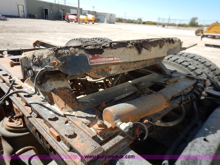 image for item L3506 1996 Ford LTA9000 AeroMax 106 semi truck