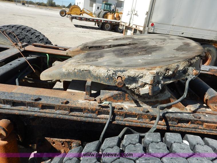 image for item L3506 1996 Ford LTA9000 AeroMax 106 semi truck