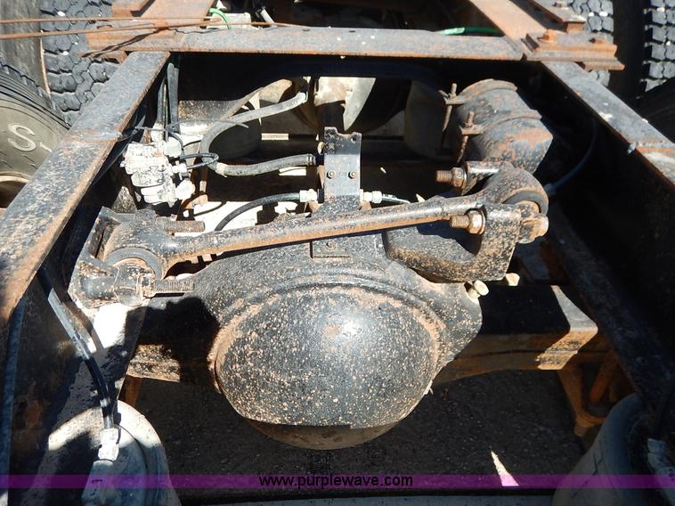 image for item L3506 1996 Ford LTA9000 AeroMax 106 semi truck