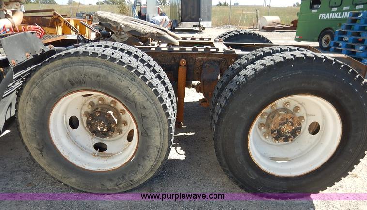 image for item L3506 1996 Ford LTA9000 AeroMax 106 semi truck