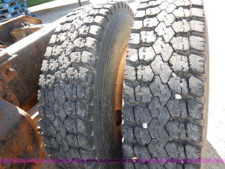 image for item L3506 1996 Ford LTA9000 AeroMax 106 semi truck