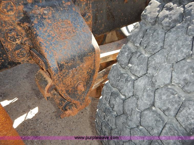 image for item L3506 1996 Ford LTA9000 AeroMax 106 semi truck