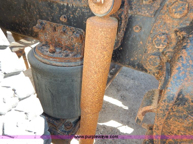 image for item L3506 1996 Ford LTA9000 AeroMax 106 semi truck