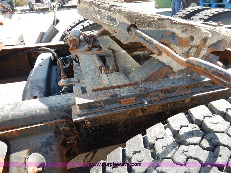 image for item L3506 1996 Ford LTA9000 AeroMax 106 semi truck