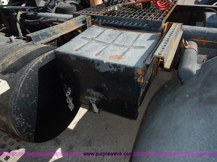 image for item L3506 1996 Ford LTA9000 AeroMax 106 semi truck