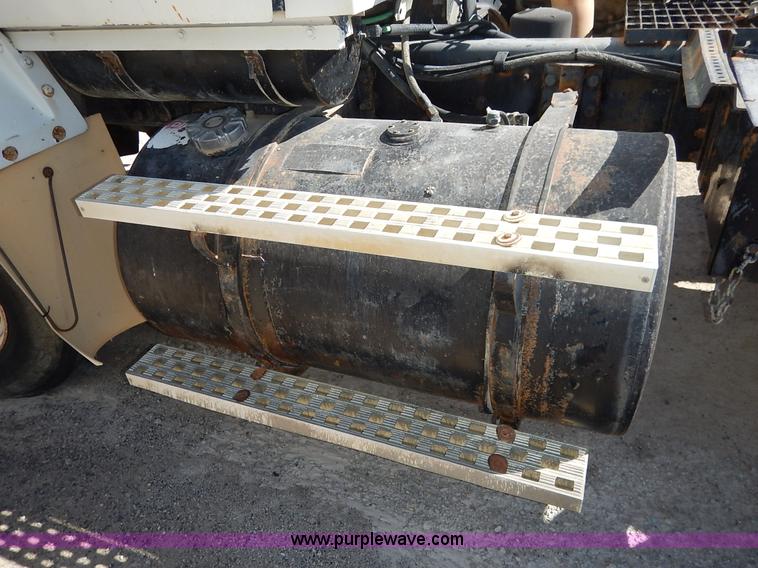 image for item L3506 1996 Ford LTA9000 AeroMax 106 semi truck