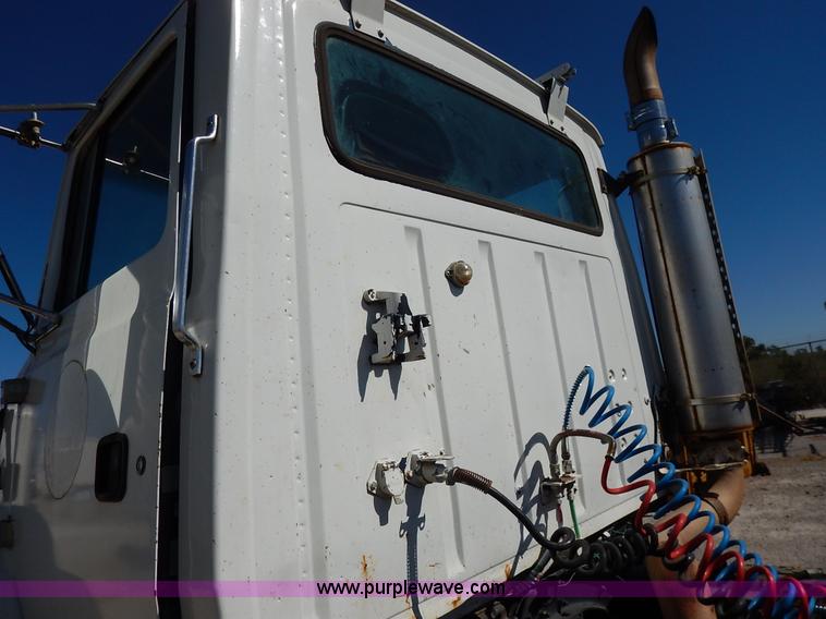 image for item L3506 1996 Ford LTA9000 AeroMax 106 semi truck