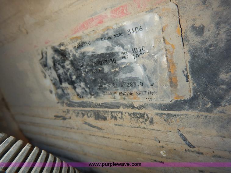 image for item L3506 1996 Ford LTA9000 AeroMax 106 semi truck