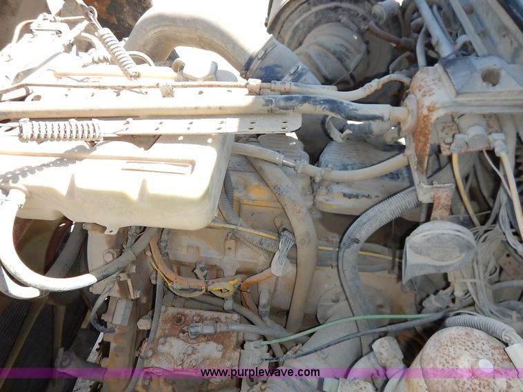 image for item L3506 1996 Ford LTA9000 AeroMax 106 semi truck