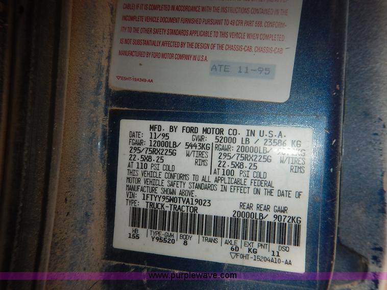 image for item L3506 1996 Ford LTA9000 AeroMax 106 semi truck