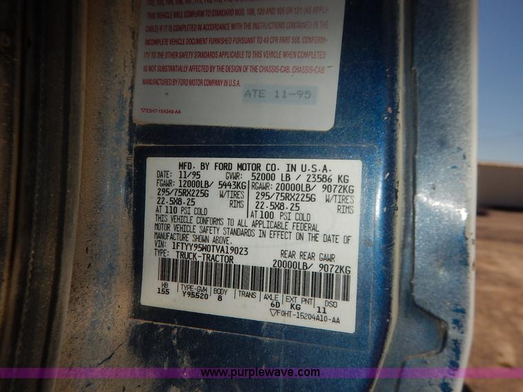 image for item L3506 1996 Ford LTA9000 AeroMax 106 semi truck