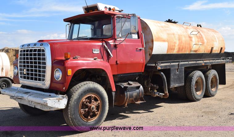 image for item L5006 1980 Ford 8000 water truck