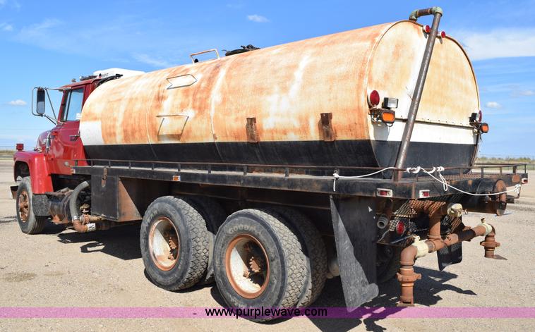 image for item L5006 1980 Ford 8000 water truck