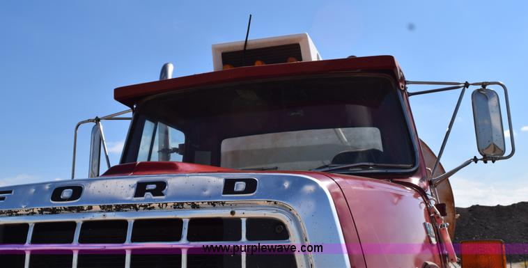 image for item L5006 1980 Ford 8000 water truck