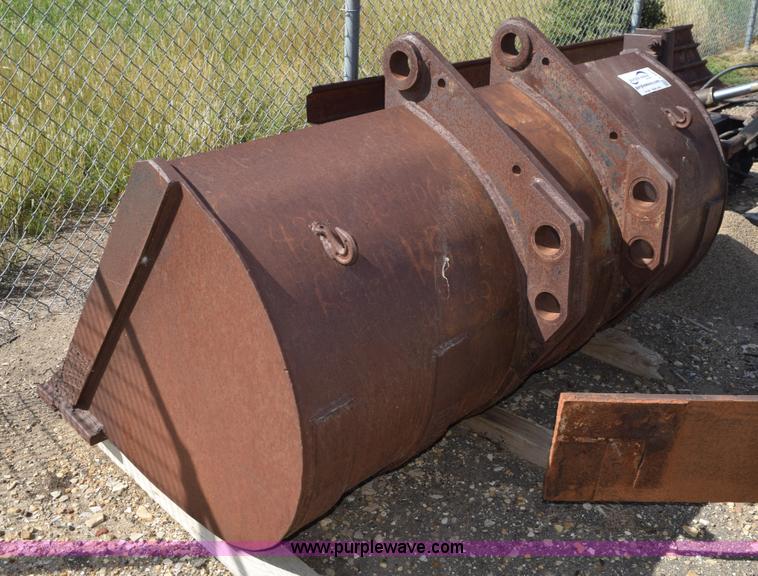 image for item L5010 Excavator bucket