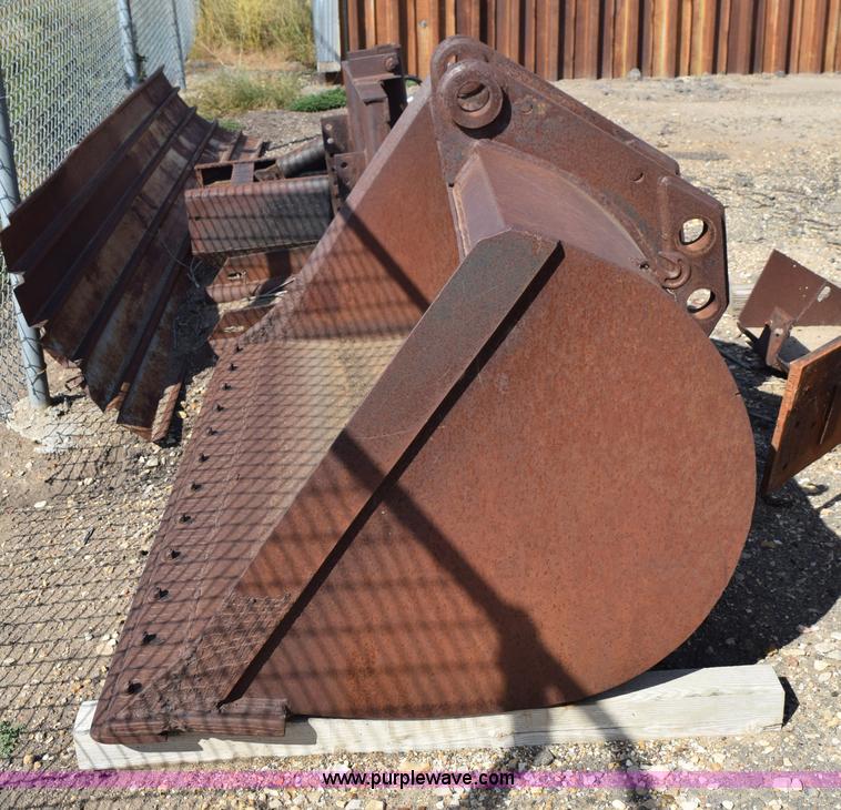 image for item L5010 Excavator bucket