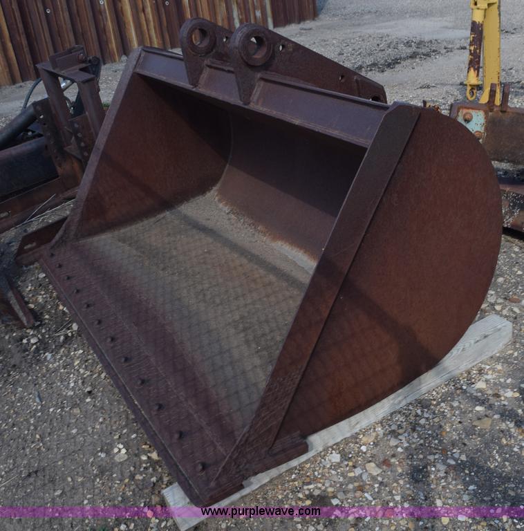 image for item L5010 Excavator bucket