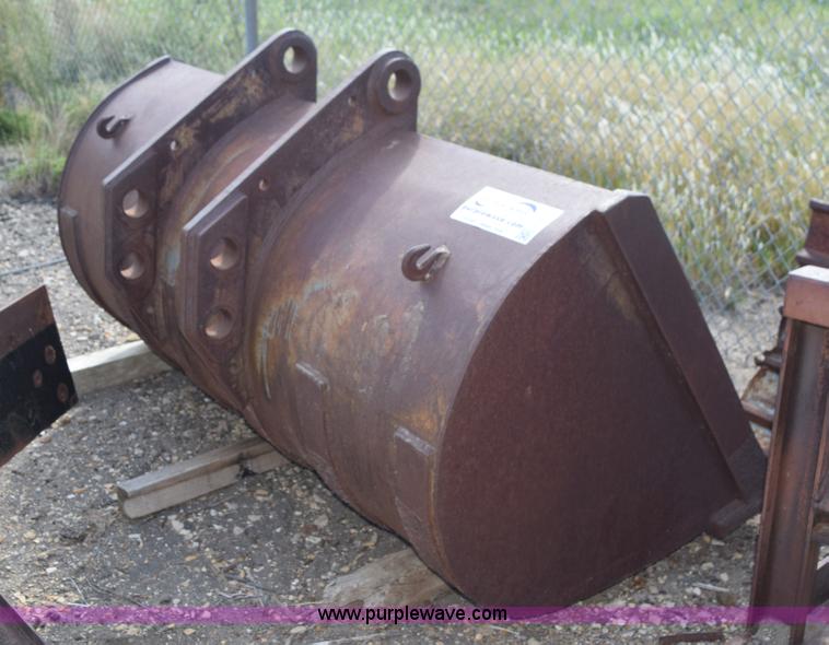 image for item L5010 Excavator bucket