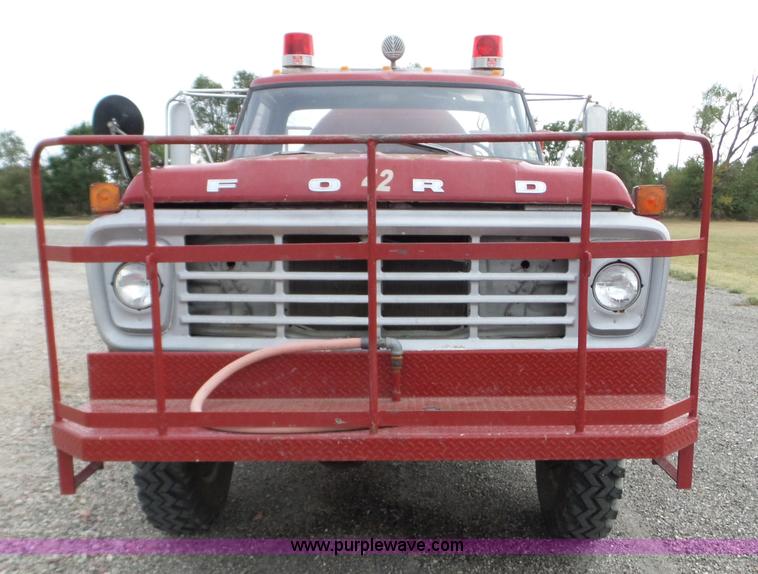 image for item L5086 1979 Ford F600 tank truck