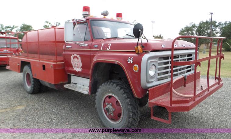 image for item L5086 1979 Ford F600 tank truck