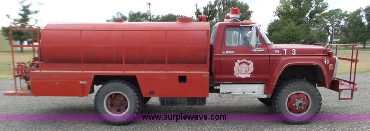 image for item L5086 1979 Ford F600 tank truck
