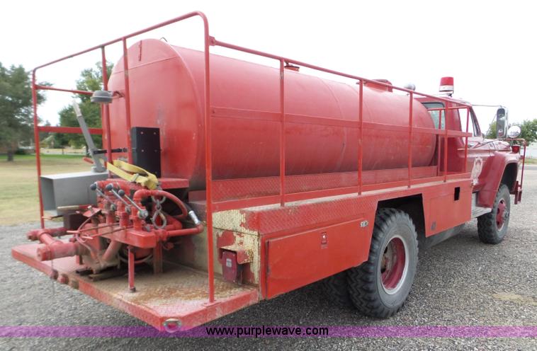 image for item L5086 1979 Ford F600 tank truck