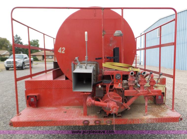 image for item L5086 1979 Ford F600 tank truck