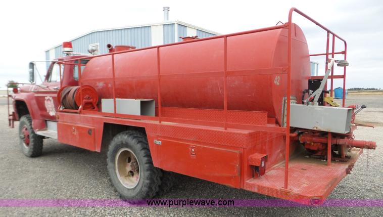 image for item L5086 1979 Ford F600 tank truck
