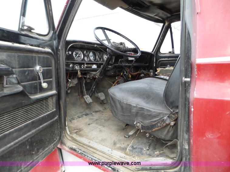 image for item L5086 1979 Ford F600 tank truck