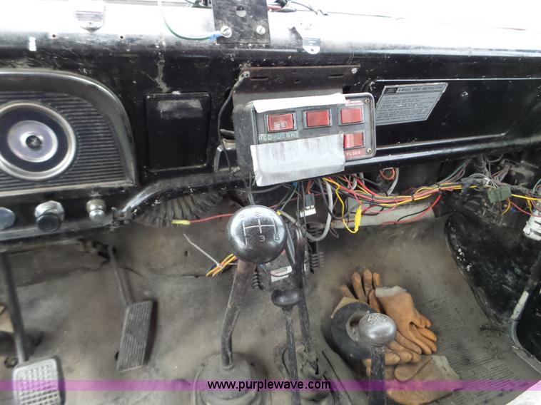 image for item L5086 1979 Ford F600 tank truck