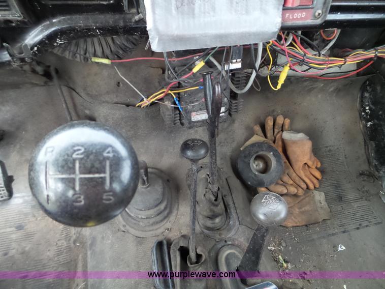 image for item L5086 1979 Ford F600 tank truck