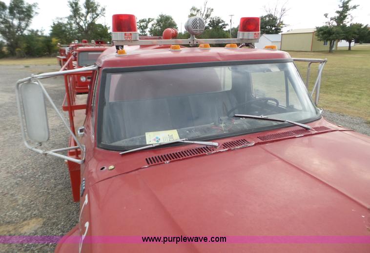 image for item L5086 1979 Ford F600 tank truck