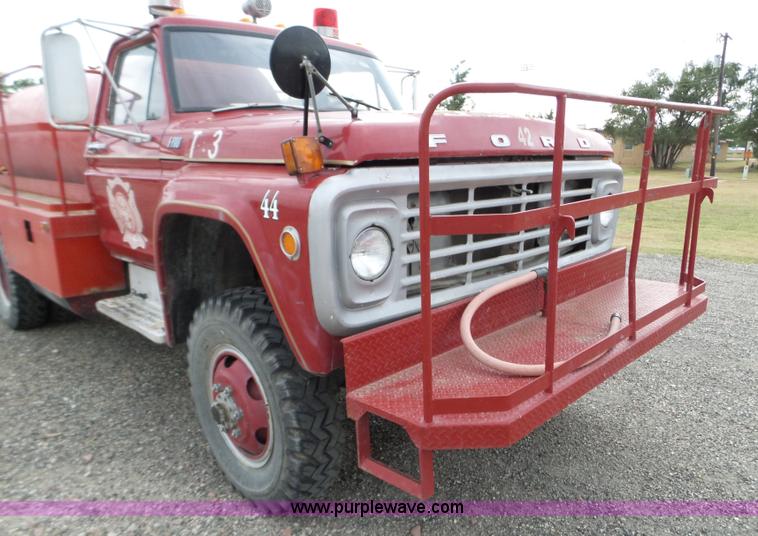 image for item L5086 1979 Ford F600 tank truck