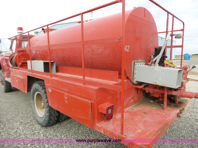image for item L5086 1979 Ford F600 tank truck