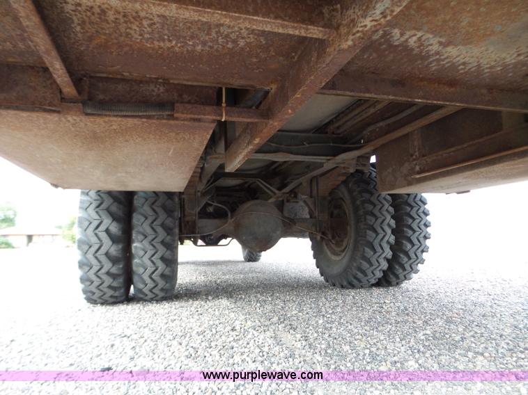 image for item L5086 1979 Ford F600 tank truck