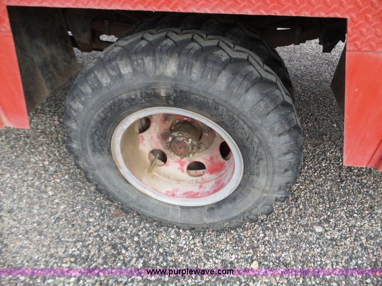 image for item L5086 1979 Ford F600 tank truck