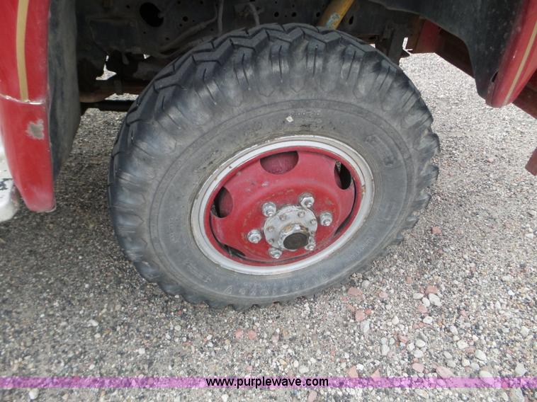 image for item L5086 1979 Ford F600 tank truck