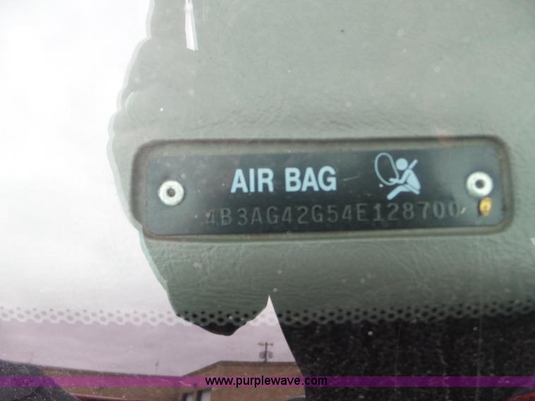 image for item L5093 2004 Dodge Stratus SXT