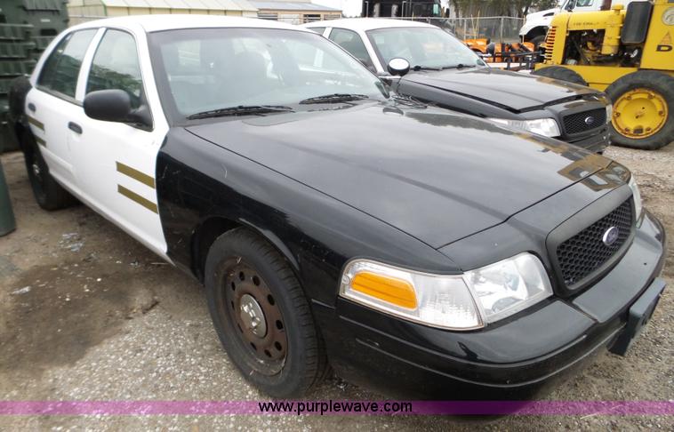 image for item L5095 2010 Ford Crown Victoria Police Interceptor