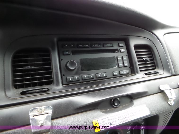 image for item L5095 2010 Ford Crown Victoria Police Interceptor