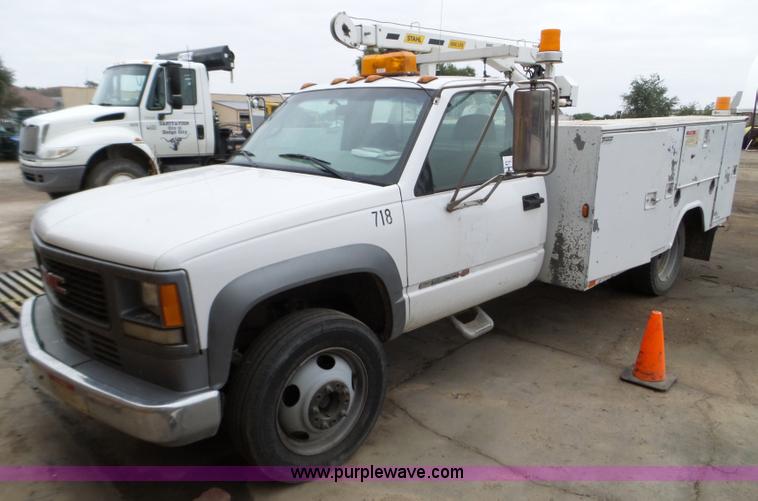 image for item L5097 2000 GMC Sierra Classic 3500 service truck with crane