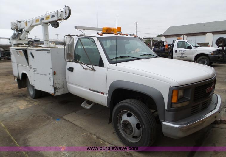 image for item L5097 2000 GMC Sierra Classic 3500 service truck with crane