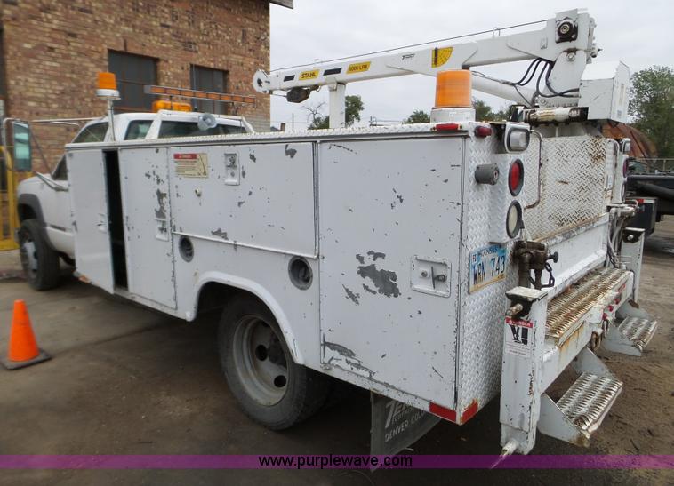 image for item L5097 2000 GMC Sierra Classic 3500 service truck with crane