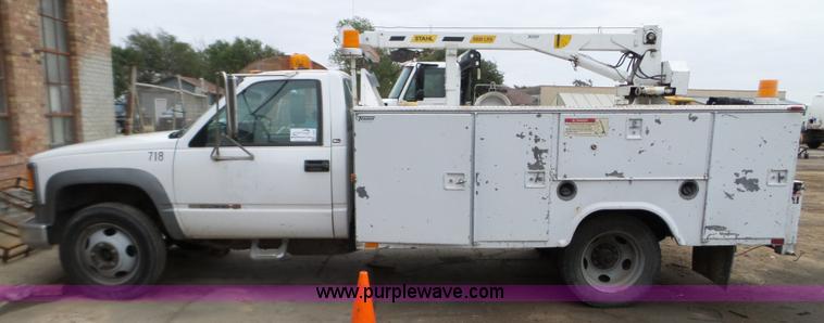 image for item L5097 2000 GMC Sierra Classic 3500 service truck with crane